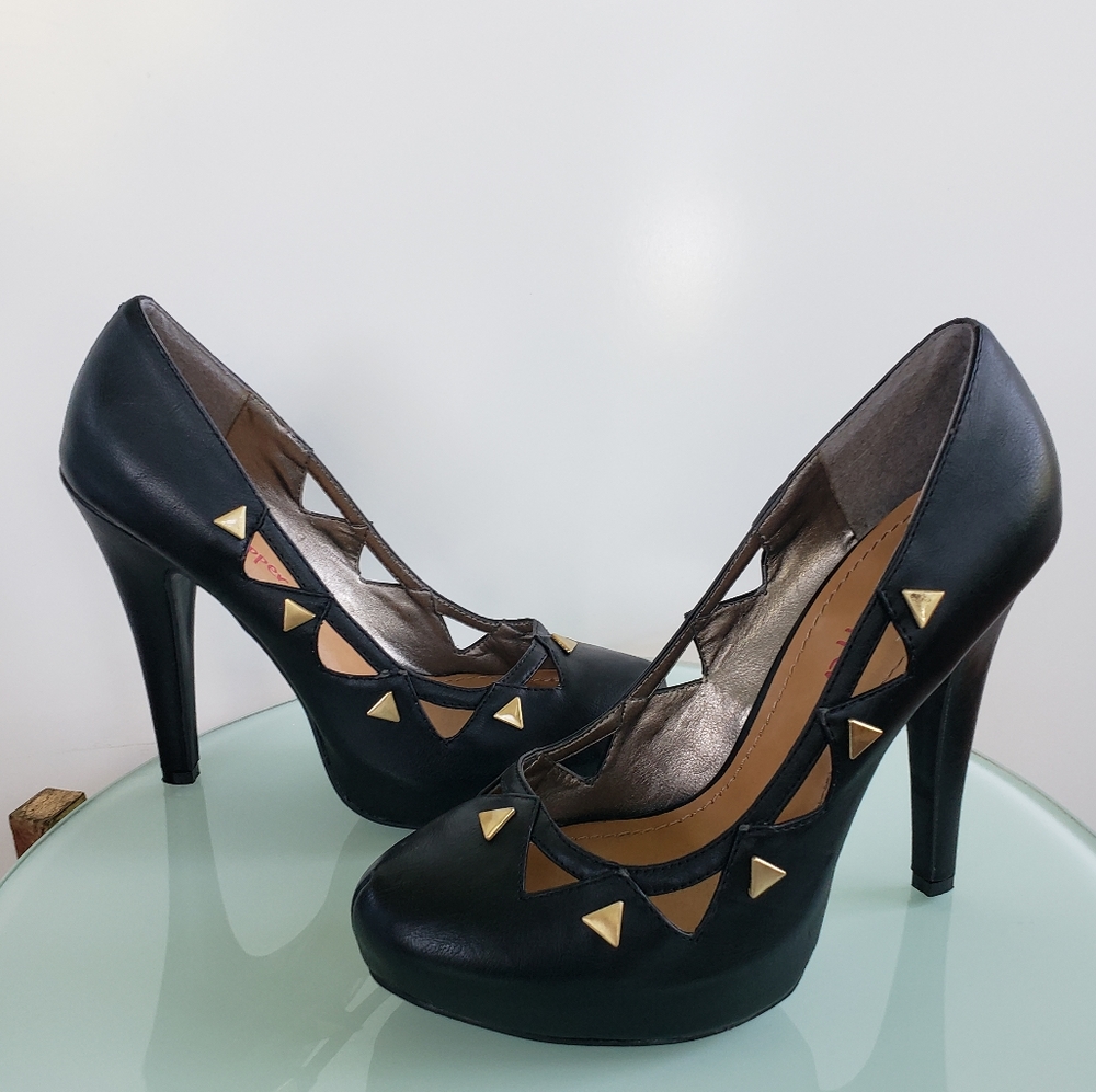 PINK & PEPPER Sondi NWOT Cut Out Heels Size 9.5